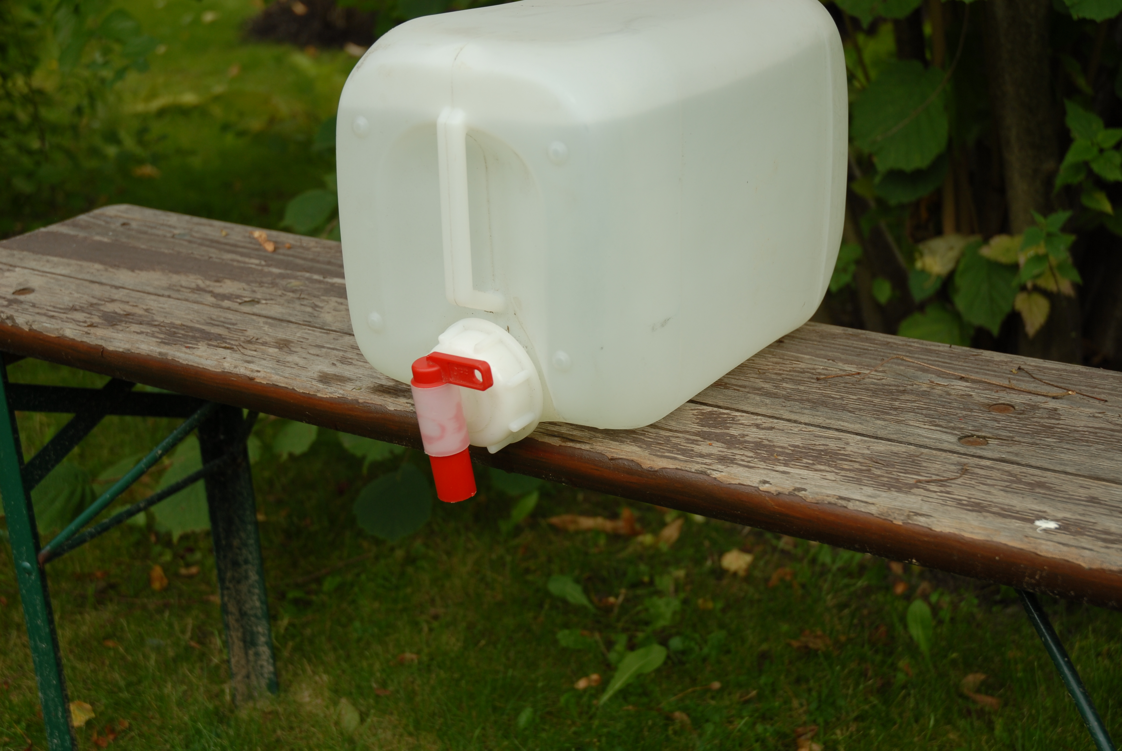 Wasserkanister 10 L mit Auslaufhahn