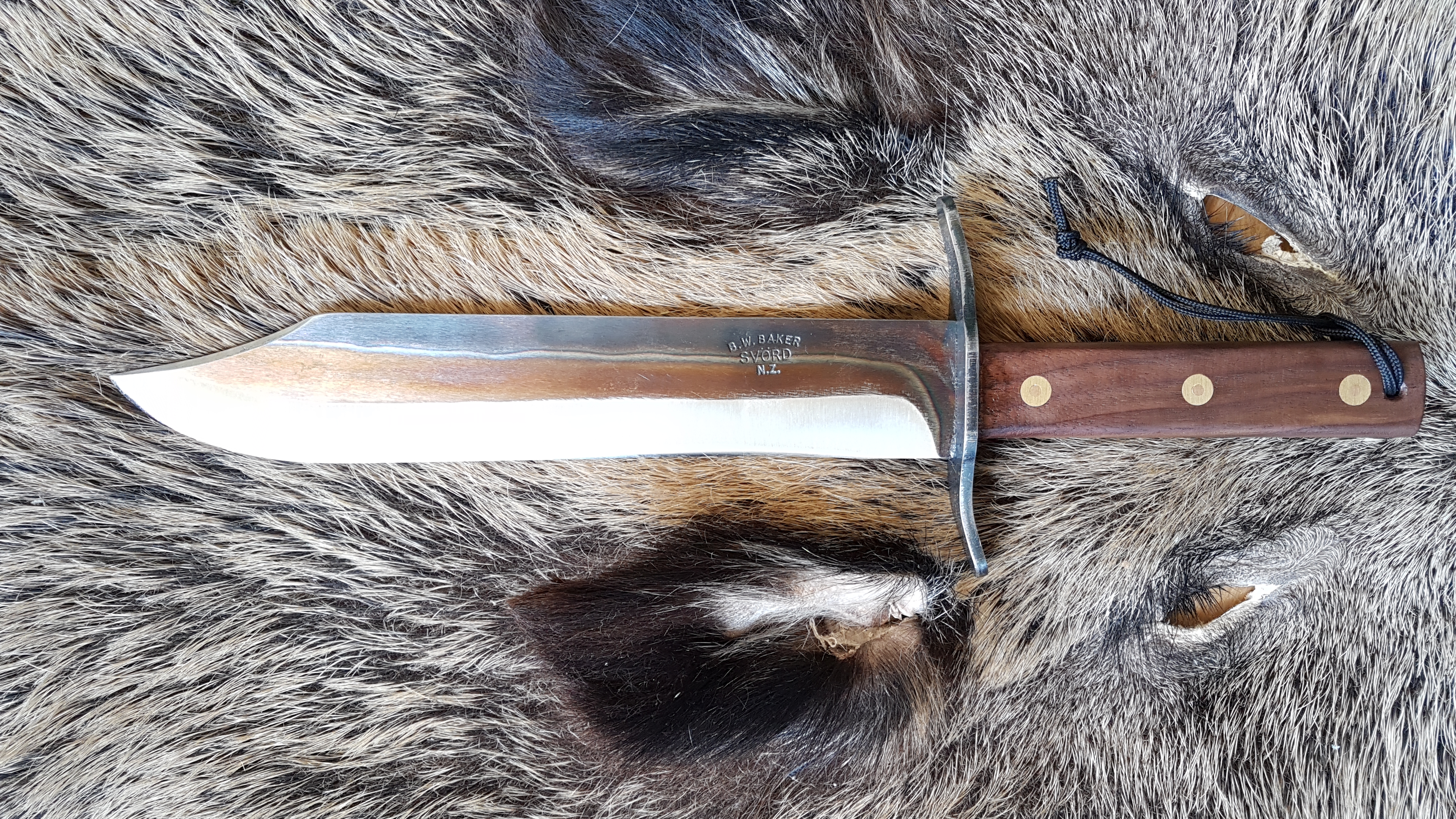 Svörd Tempsky Bowie-Messer 11", Klingenlänge 280 mm, Griff: Walnut-Holz