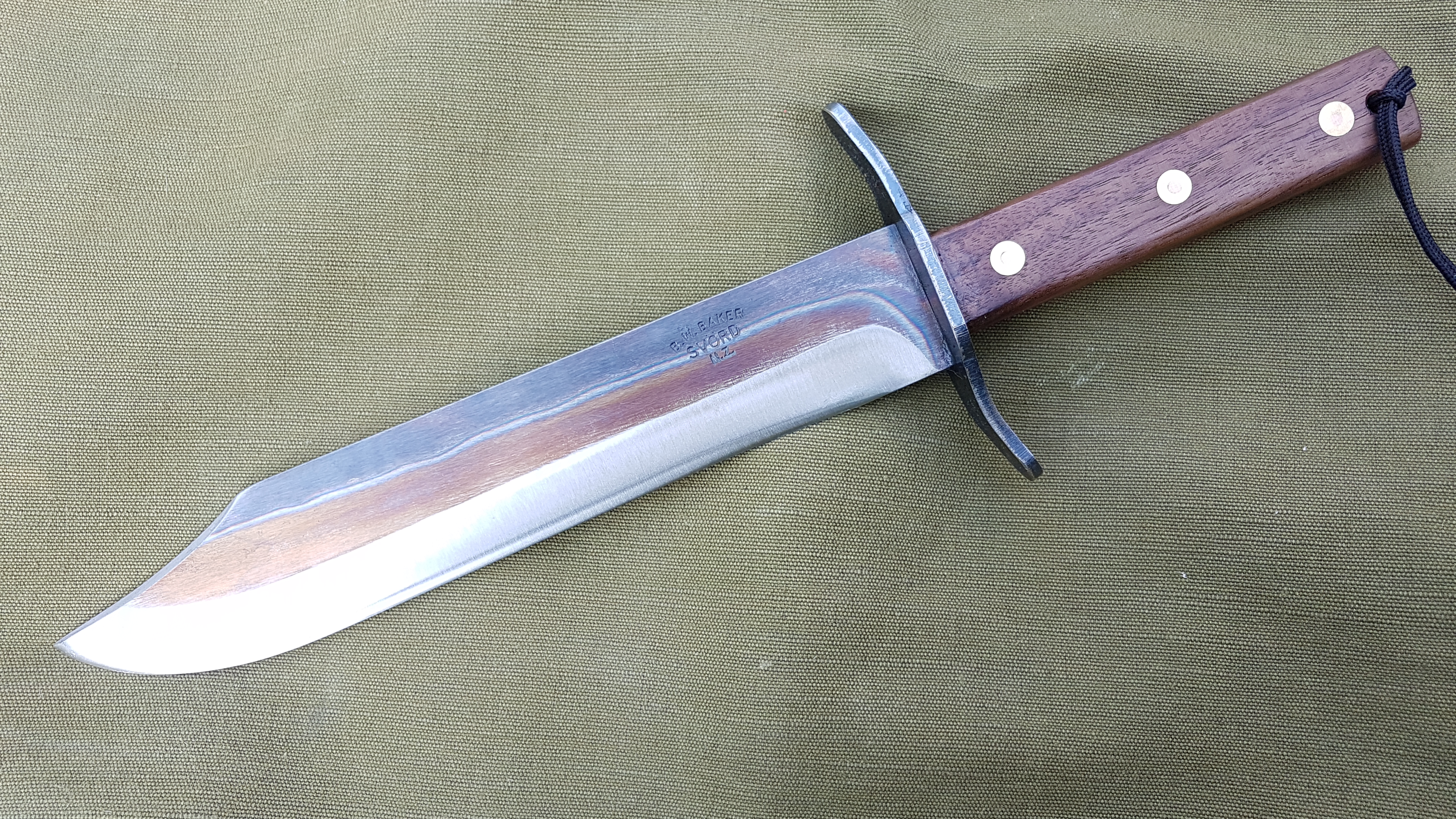 Svörd Tempsky Bowie-Messer 11", Klingenlänge 280 mm, Griff: Walnut-Holz